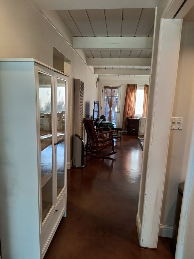 Building Photo - SHORT TERM RENTAL! Fully Furnished and Mov...