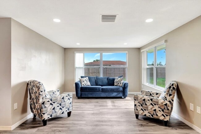 Building Photo - 7611 Spirea Dr