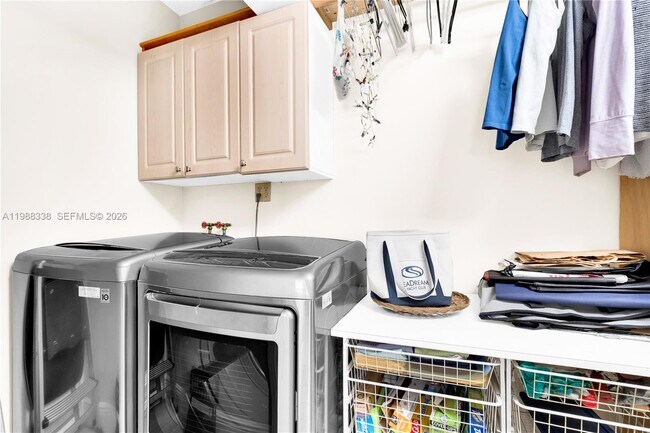 Building Photo - 10909 SW 113th Pl