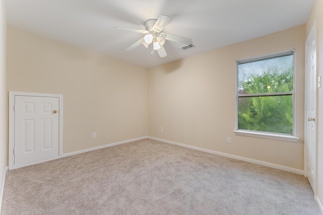 Building Photo - 1835 Taylor Creek Dr