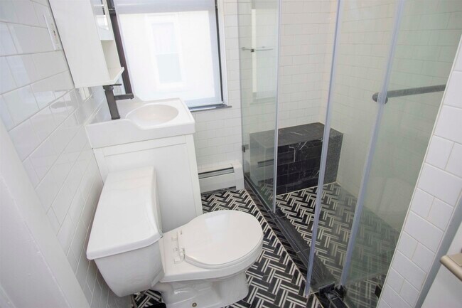 Building Photo - 271 York St