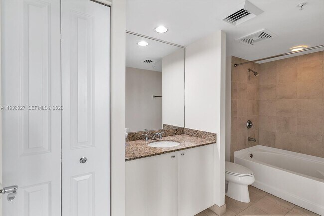 Building Photo - 610 W Las Olas Blvd