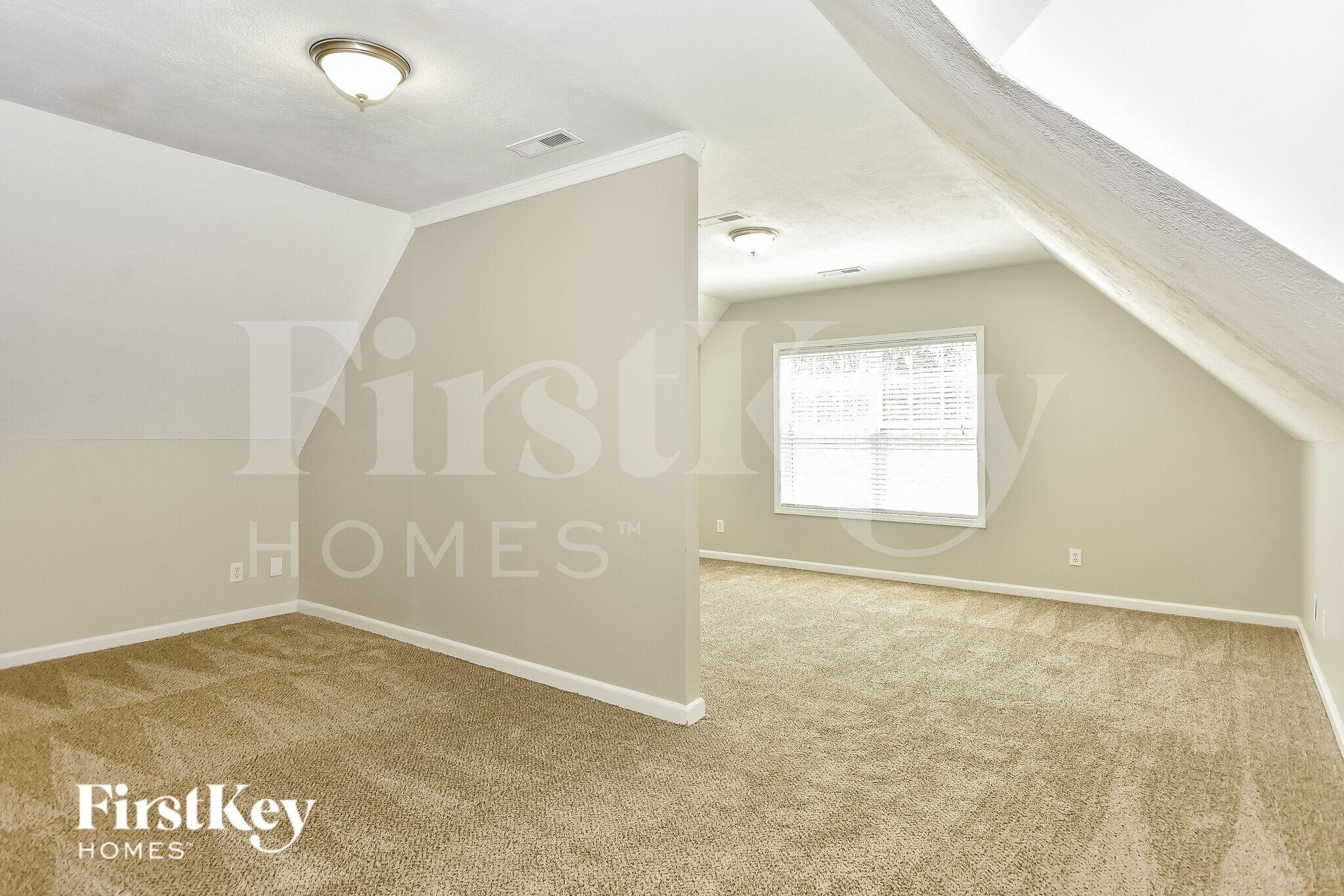 Building Photo - 1161 Castlewood Dr