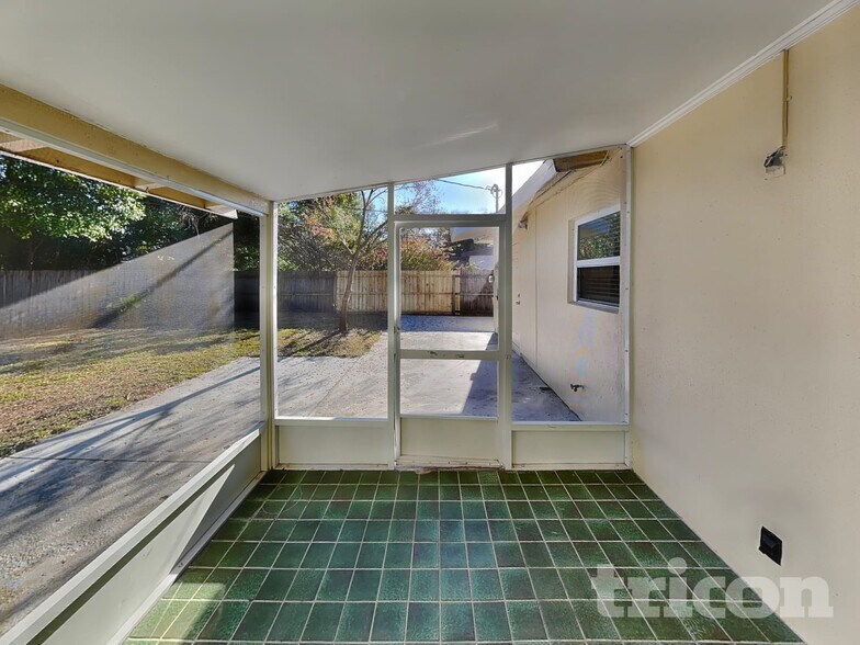 Building Photo - 632 Whippoorwill Terrace