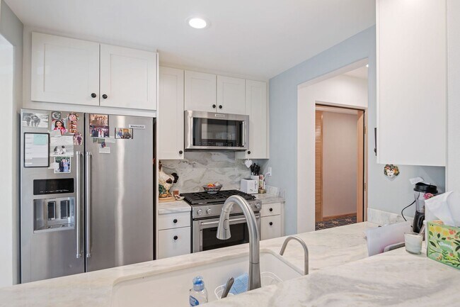 Building Photo - El Escorial Villa – East Beach Living at I...