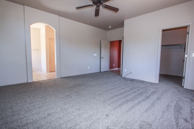 Building Photo - Willow Hills Home