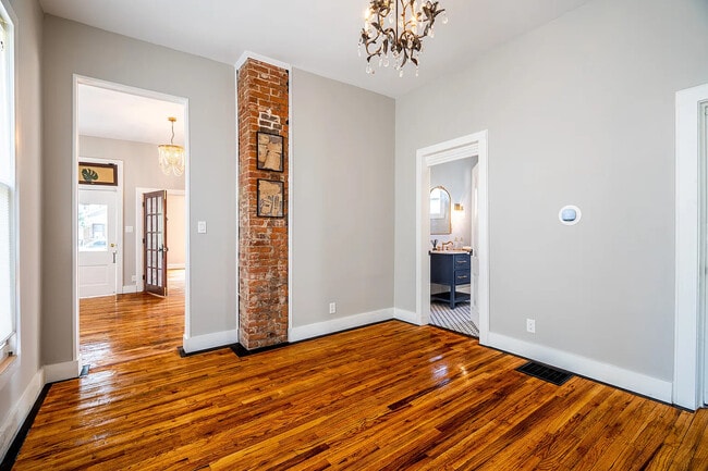 Building Photo - 844 River Ave