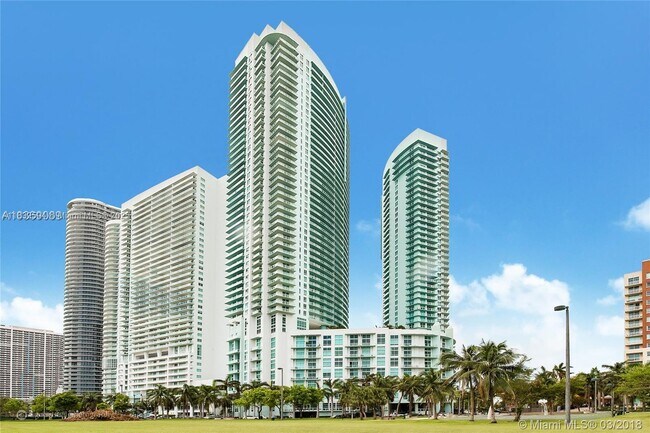 Building Photo - 1900 N Bayshore Dr