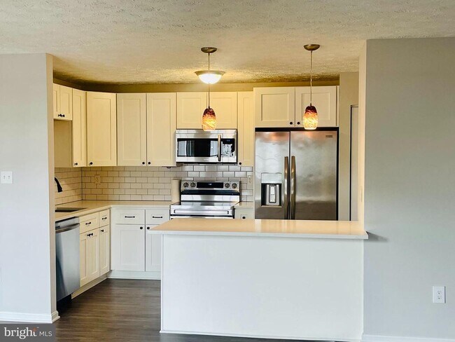 Building Photo - 2137 Wainwright Ct