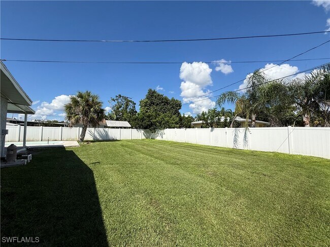 Building Photo - 6677 Fiesta Way