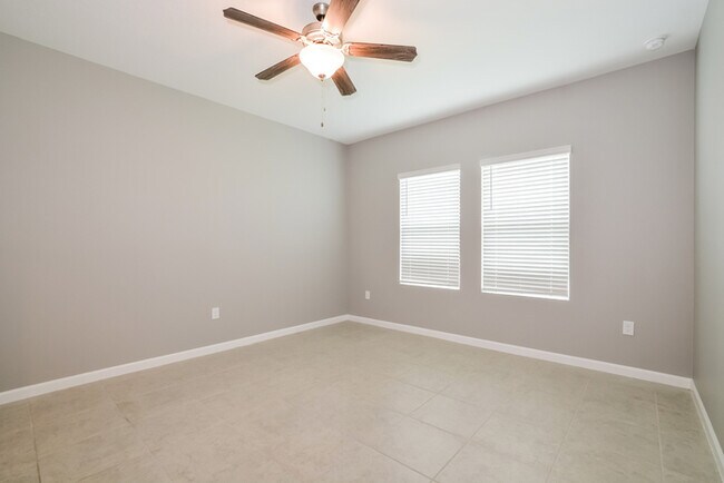 Building Photo - 2832 Granville Dr