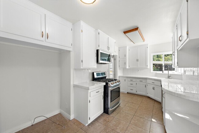 Building Photo - Charming Lakewood Home