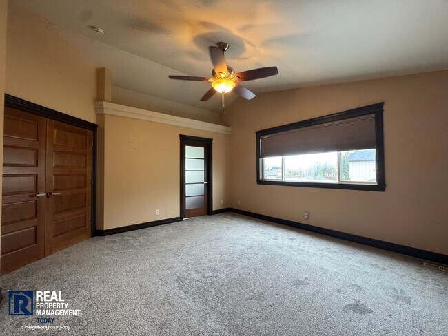 Building Photo - Spacious 4 Bed / 3 Bath Home with Loft, Fenced Yard & Covered Patio in Puyallup!