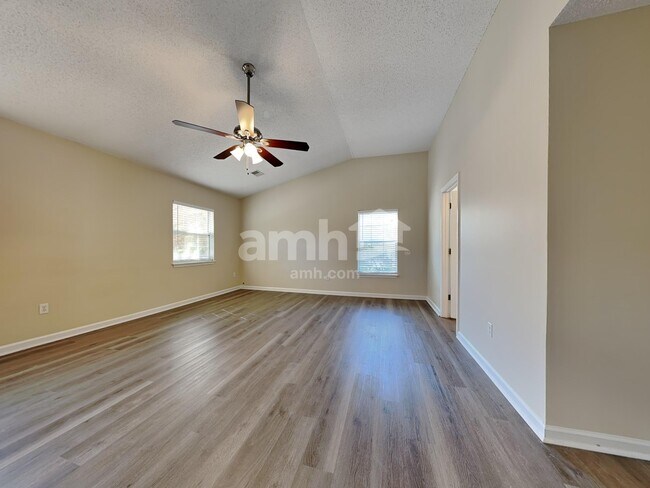 Building Photo - 14 Hidden Lakes Ln