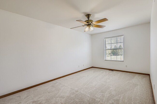 Building Photo - 4579 Half Moon Dr