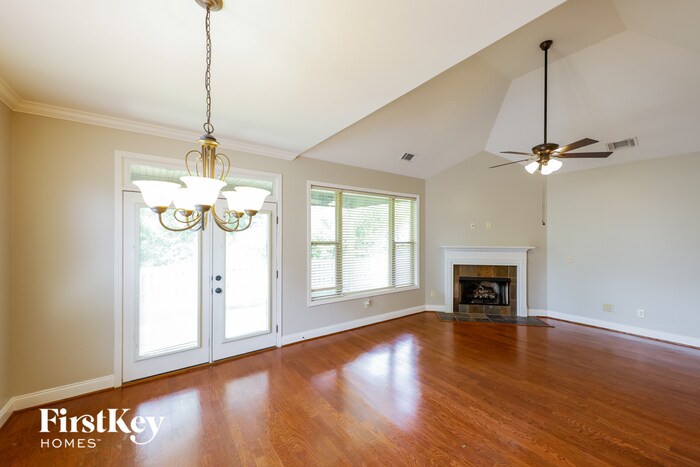 Building Photo - 156 Willow View Lane