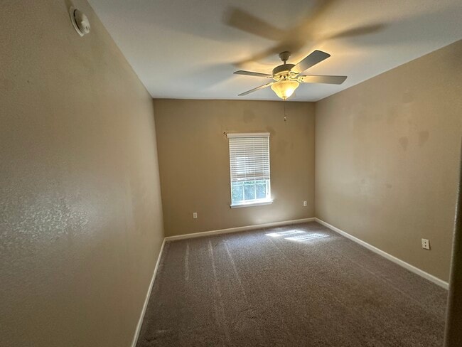 Building Photo - 22 Sir Lancelot Way