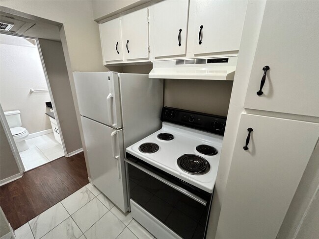 Building Photo - 1420 Hawthorne St