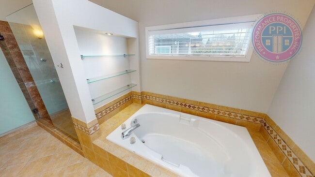 Building Photo - Beaverton / Stylish Open Floor-Plan - 5 Bedrooms, 3 Car Garage, Central Air