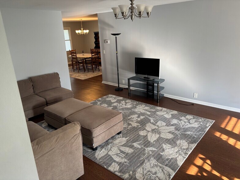 Great room - 22 Williamsburg Cir
