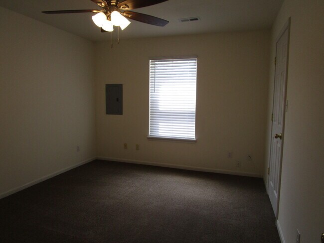 Building Photo - 5013 Roscoe Rdg