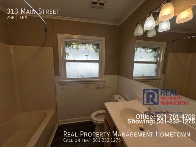 Building Photo - 313 Main St