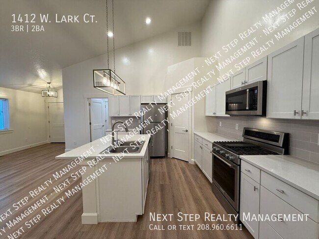 Building Photo - 1412 W Lark Ct
