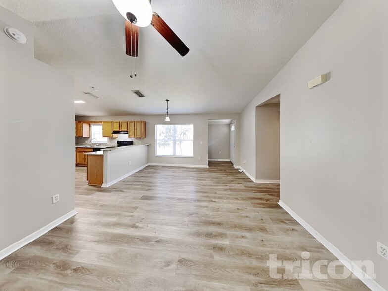 Building Photo - 4409 Venice Dr