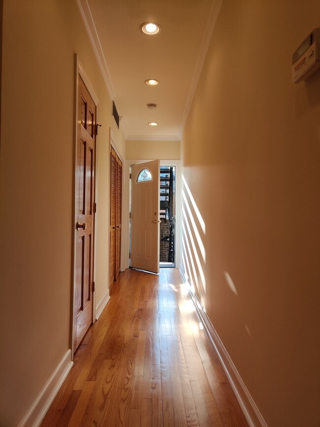 Building Photo - 730 N Elizabeth St