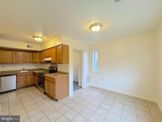 Building Photo - 4596 Conwell Dr