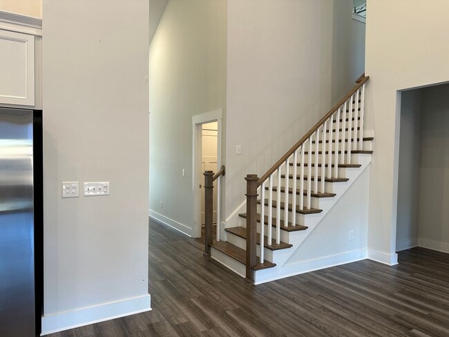 Building Photo - 521 Robinwood Pl