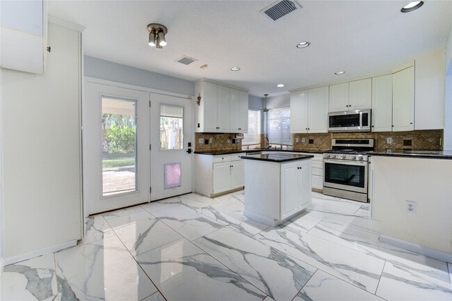 Building Photo - 115 Crimson Bay Dr