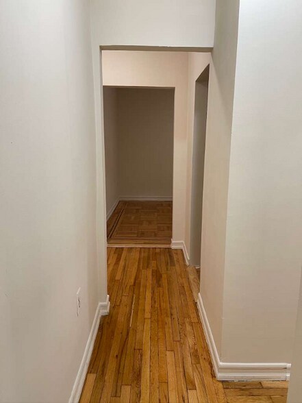 Building Photo - 3210 Kingsbridge Ave