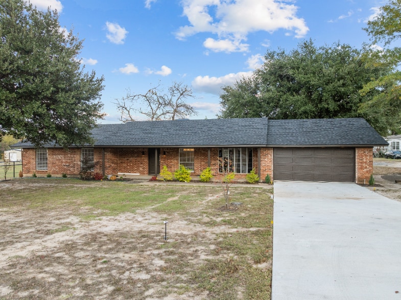 Building Photo - 12112 FM 14