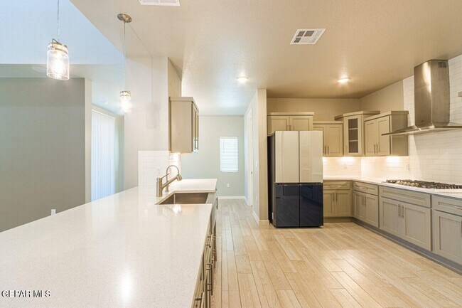 Building Photo - 249 Emerald Tower Dr