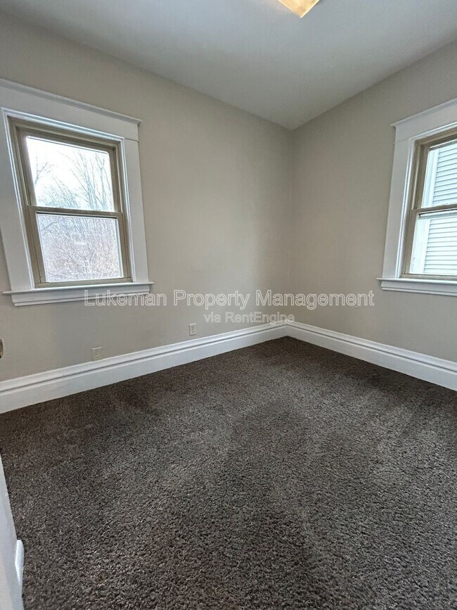 Building Photo - 1832 S Burdick St