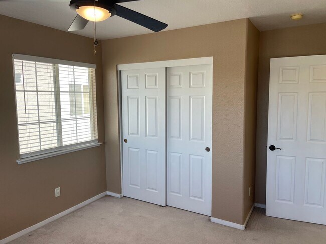 Building Photo - Fresh and Modern 4-Bedroom Home