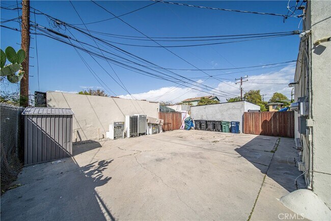 Building Photo - 1127 E 67th St