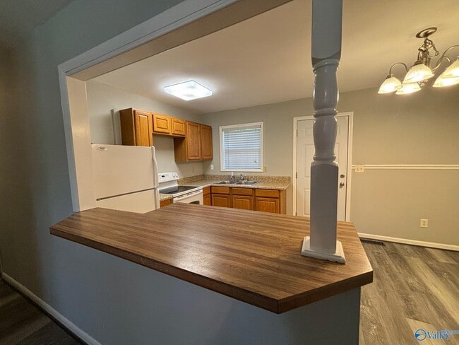 Building Photo - 11803 E Gateway Dr SE