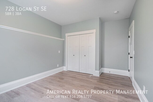 Building Photo - 728 Logan St SE