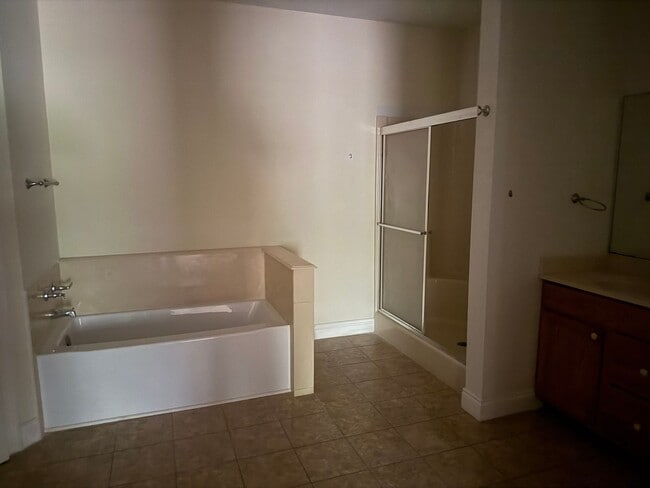 Building Photo - 252 Dedria Ln