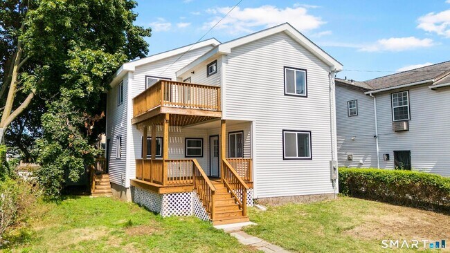 Building Photo - 810 Brewster St