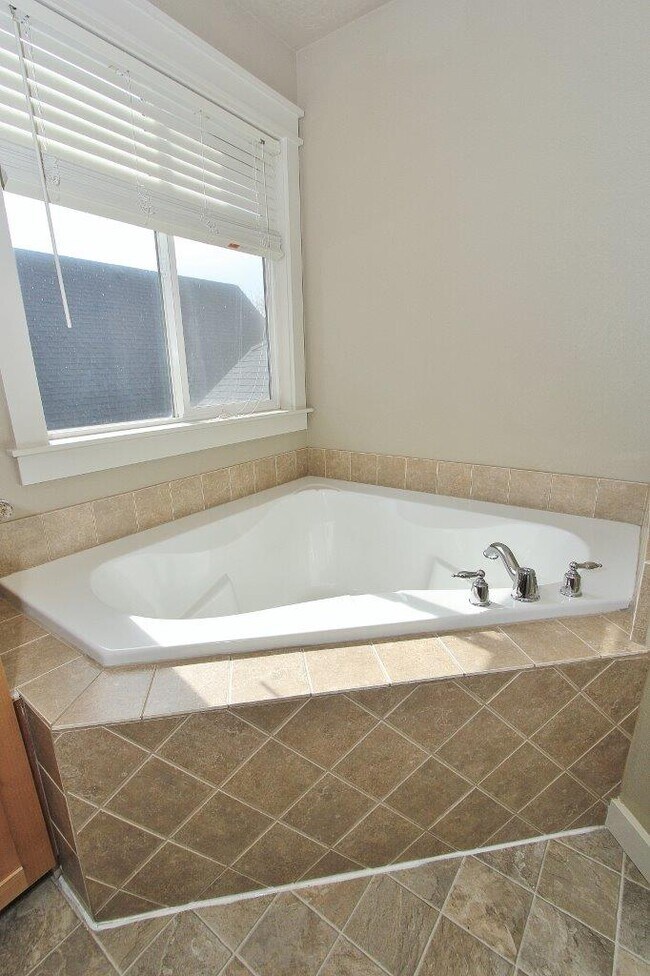 Building Photo - 5256 W McMurtrey St