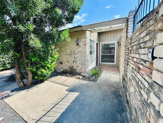 Primary Photo - 3416 Willowrun Dr