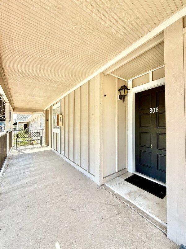 Building Photo - 200 Countryclub Drive - 808