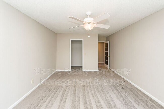 Building Photo - 11 Poets Corner