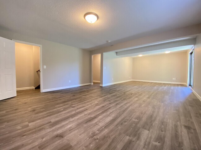 Building Photo - 624 Meadow Run Dr SW