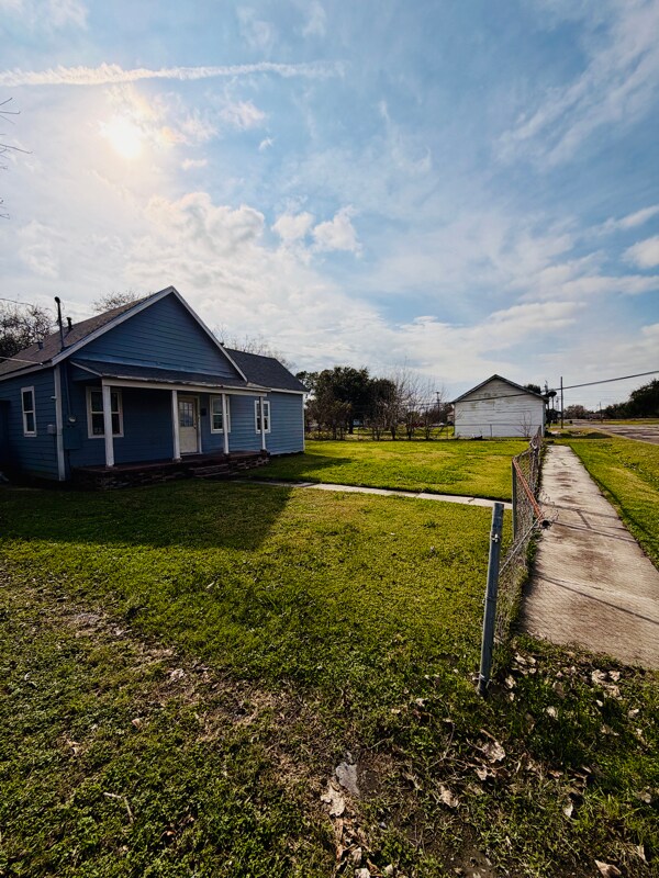 Building Photo - 120 W 18th St