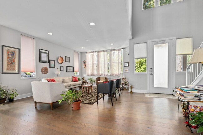 Building Photo - 5Bd/3.25Ba Seattle House