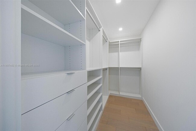 Building Photo - 242 Palm Ave